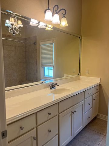 2624 S Everest Avenue, Rogers, AR 72758