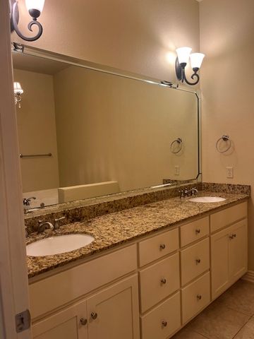 2624 S Everest Avenue, Rogers, AR 72758