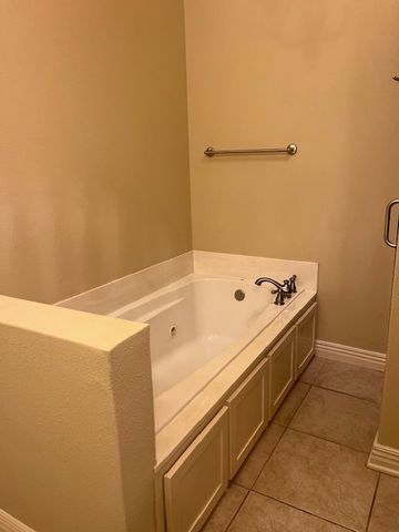 2624 S Everest Avenue, Rogers, AR 72758