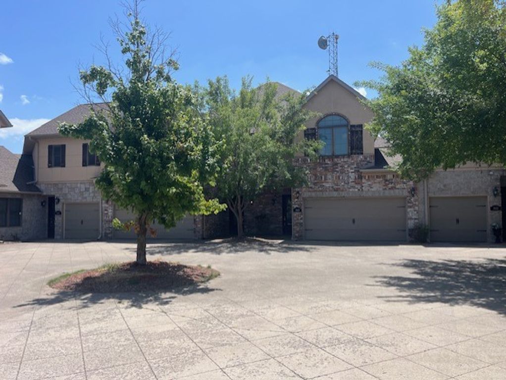 2624 S Everest Avenue, Rogers, AR 72758
