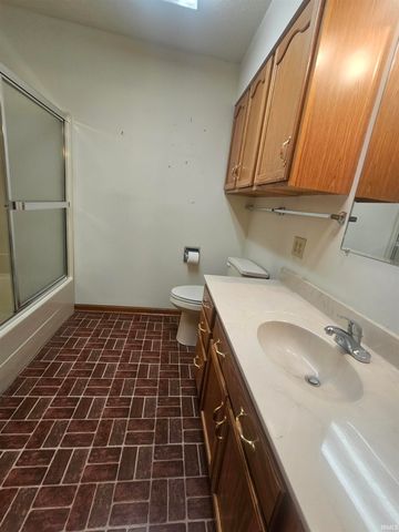 302 E Lewis Lane, Spencer, IN 47460