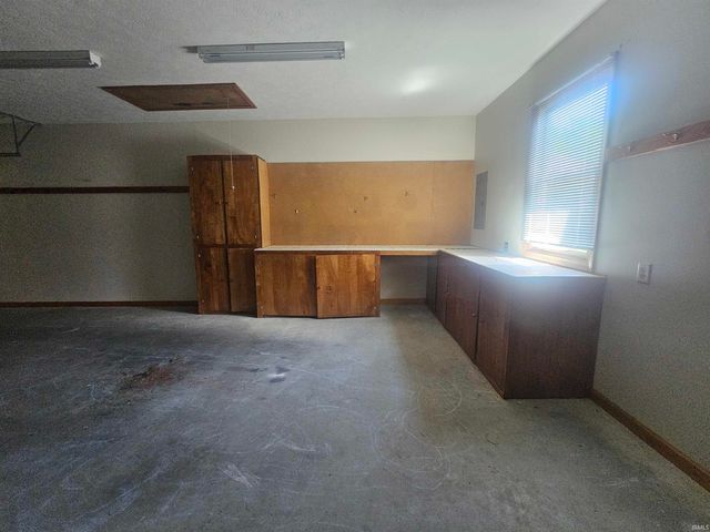 302 E Lewis Lane, Spencer, IN 47460