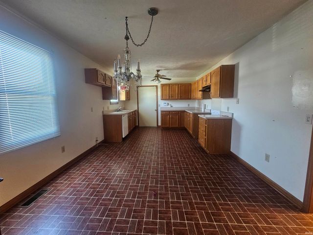 302 E Lewis Lane, Spencer, IN 47460