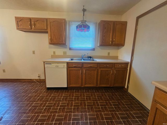 302 E Lewis Lane, Spencer, IN 47460