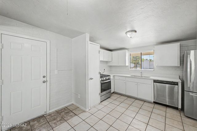 6633 E Mary Drive, Tucson, AZ 85730