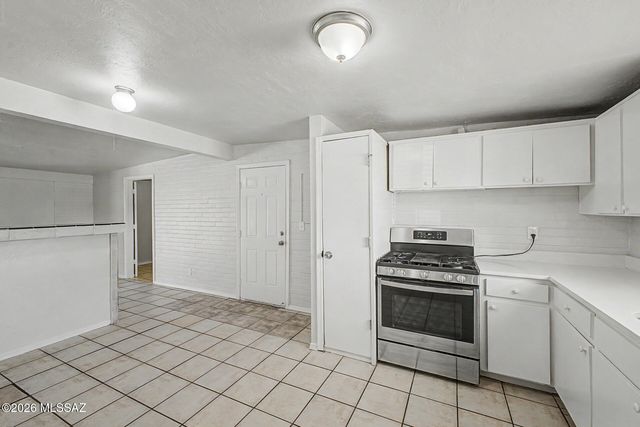 6633 E Mary Drive, Tucson, AZ 85730