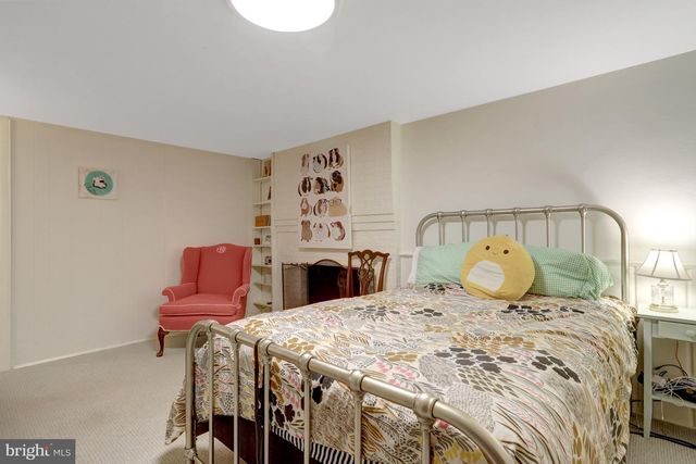 1114 N HARRISON ST, Arlington, VA 22205