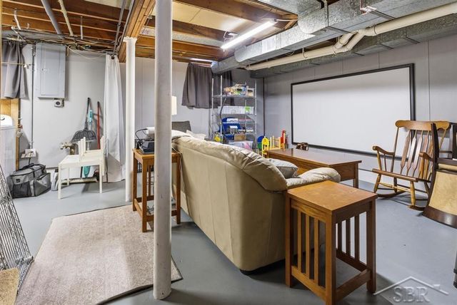 2627 E Stewart Road, Midland Twp, MI 48640