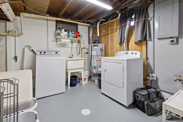 2627 E Stewart Road, Midland Twp, MI 48640