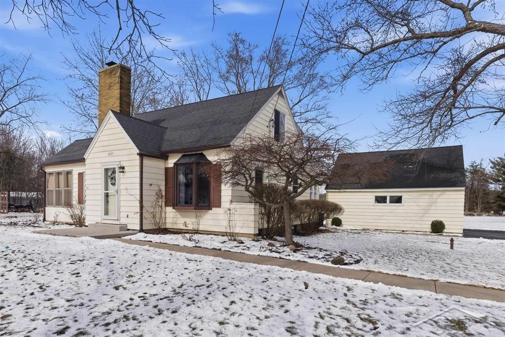 2627 E Stewart Road, Midland Twp, MI 48640