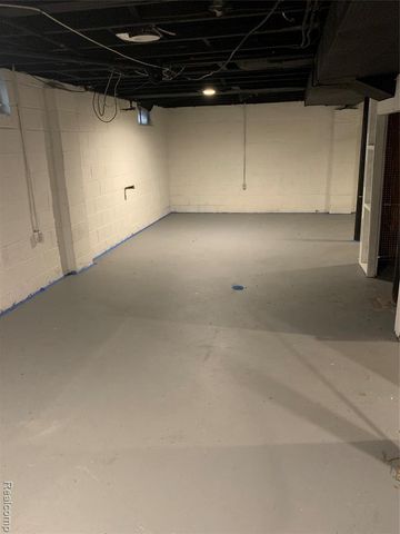 9973 Winthrop Street, Detroit, MI 48227