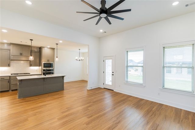 6802 High Meadow Boulevard, Bentonville, AR 72713