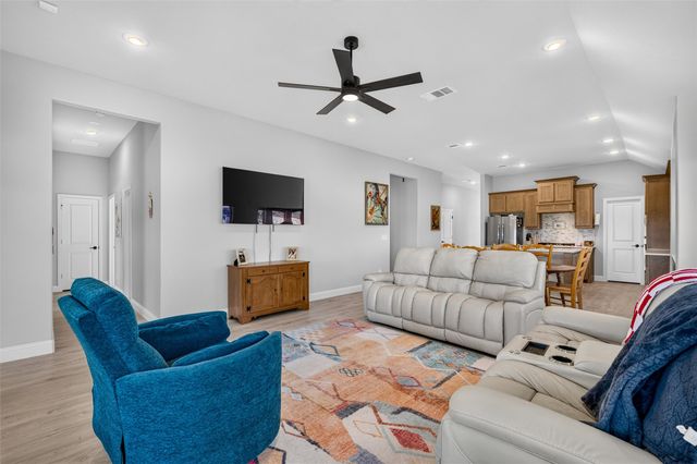 208 Shady Bank Way, Nevada, TX 75173