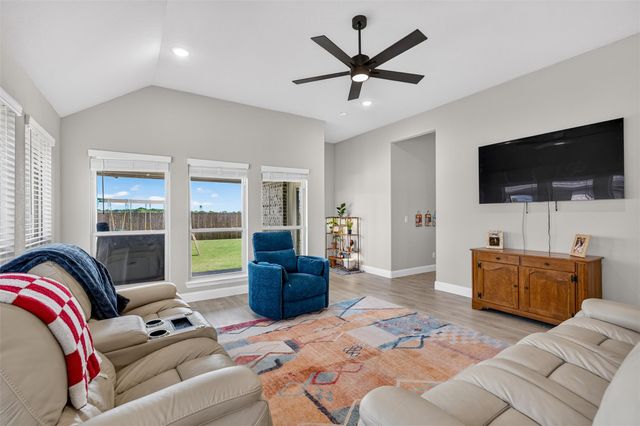 208 Shady Bank Way, Nevada, TX 75173
