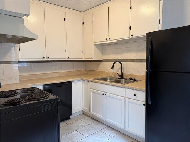 1919 E 71st Terrace, Kansas City, MO 64132