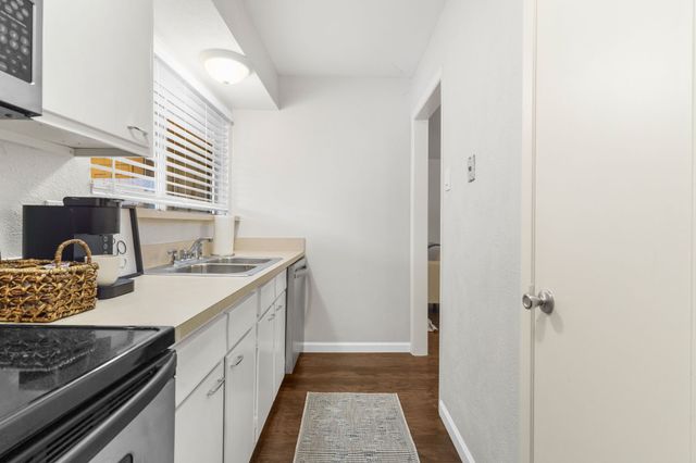 2800 Escada Drive 207, Farmers Branch, TX 75234