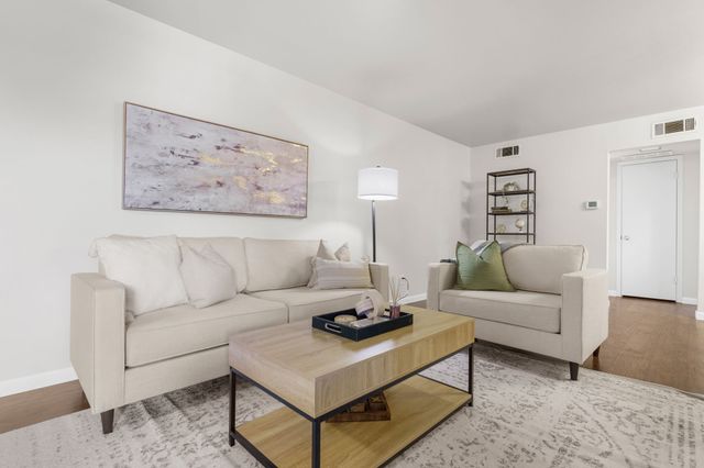 2800 Escada Drive 207, Farmers Branch, TX 75234