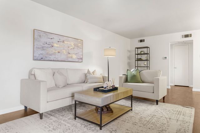 2800 Escada Drive 207, Farmers Branch, TX 75234