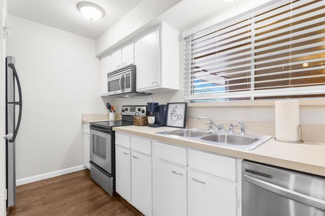 2800 Escada Drive 207, Farmers Branch, TX 75234