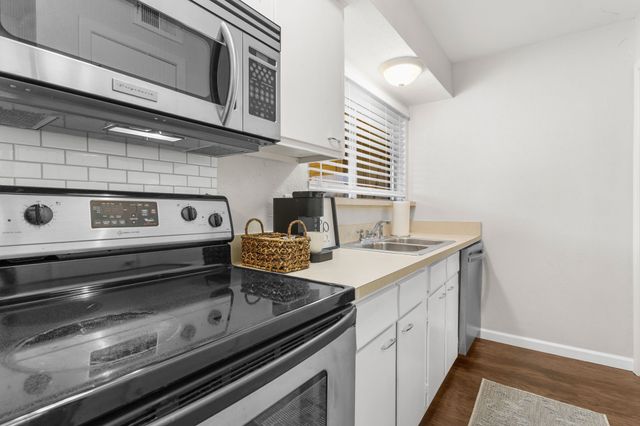 2800 Escada Drive 207, Farmers Branch, TX 75234