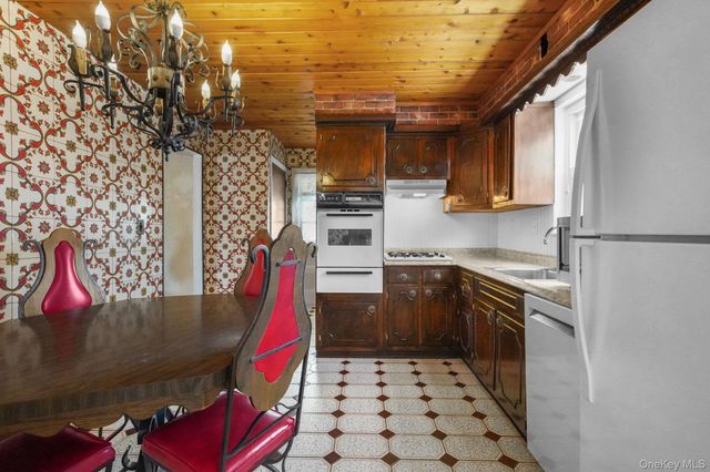 192 Helena Avenue, Yonkers, NY 10710