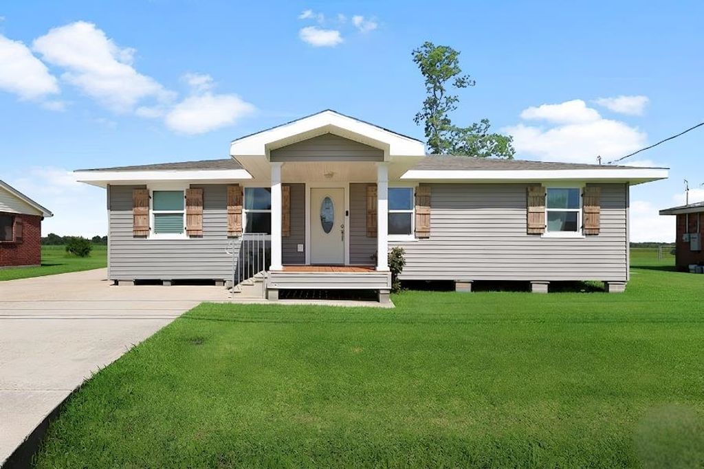 149 Bayou Vista Drive, Thibodaux, LA 70301