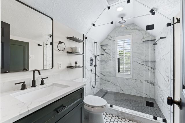 447 N Gate Stone, Houston, TX 77007