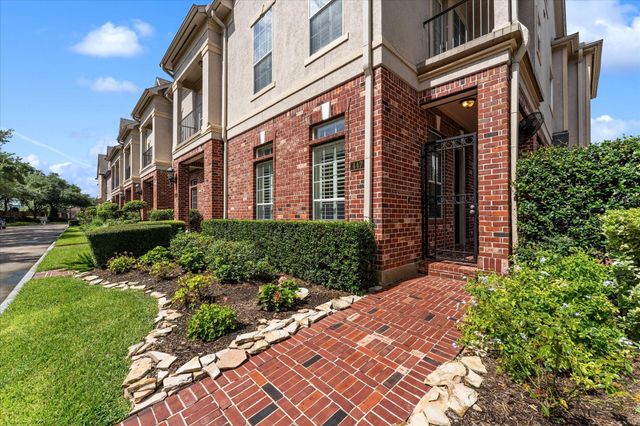 447 N Gate Stone, Houston, TX 77007