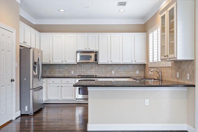 447 N Gate Stone, Houston, TX 77007