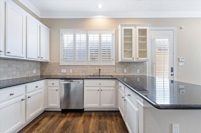 447 N Gate Stone, Houston, TX 77007