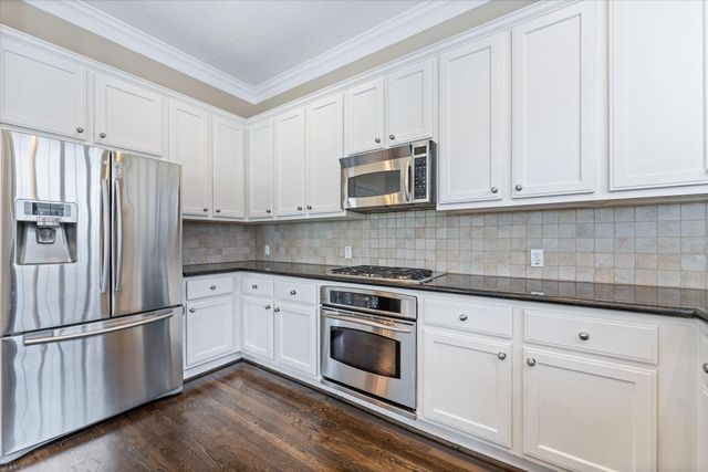 447 N Gate Stone, Houston, TX 77007