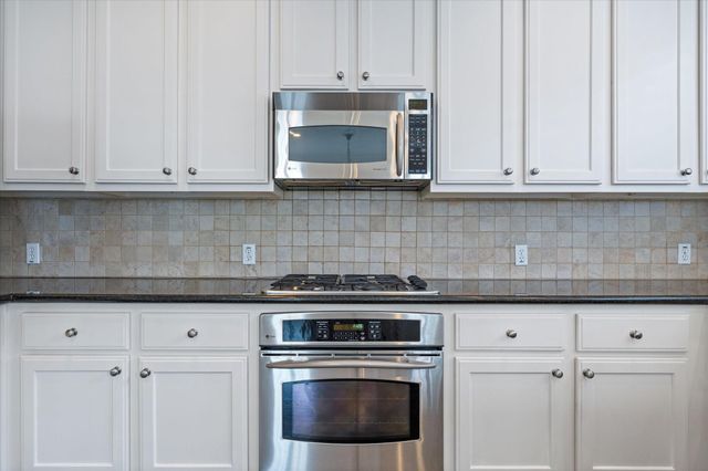 447 N Gate Stone, Houston, TX 77007
