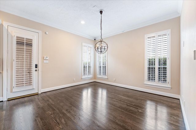 447 N Gate Stone, Houston, TX 77007