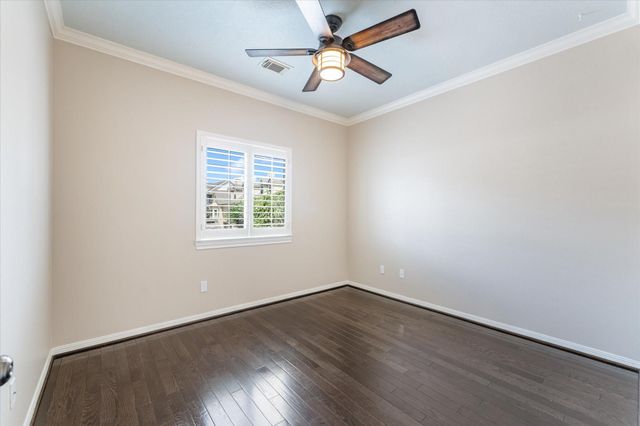 447 N Gate Stone, Houston, TX 77007