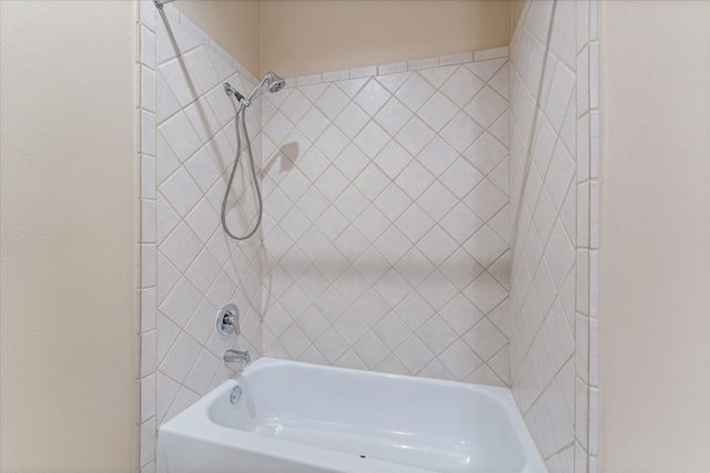 447 N Gate Stone, Houston, TX 77007