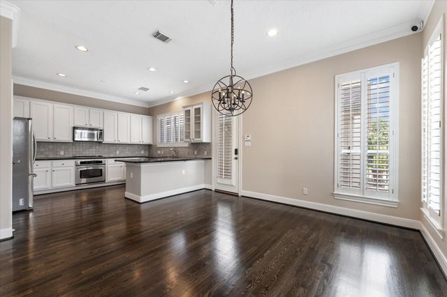 447 N Gate Stone, Houston, TX 77007