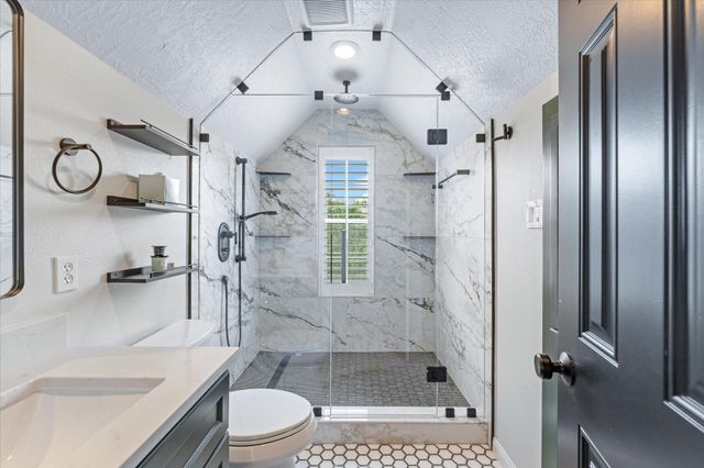 447 N Gate Stone, Houston, TX 77007