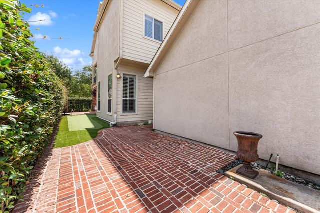 447 N Gate Stone, Houston, TX 77007