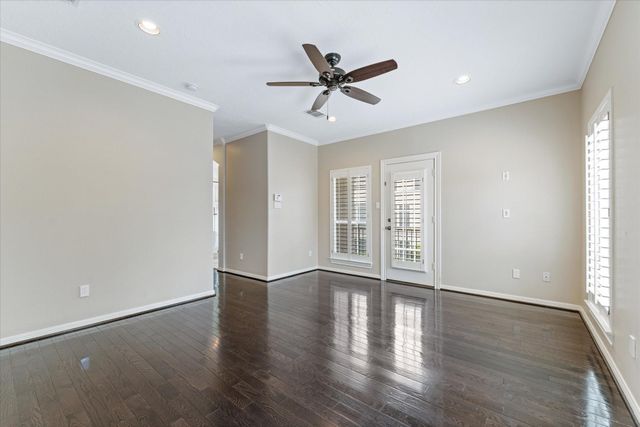 447 N Gate Stone, Houston, TX 77007