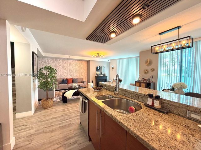 2641 N Flamingo Rd TH4N, Sunrise, FL 33323