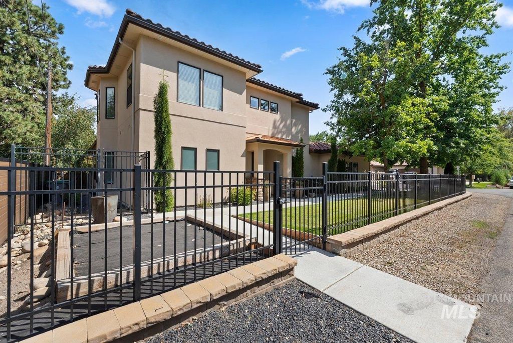 1208 E E Spinnaker Lane, Boise, ID 83706 photo 2