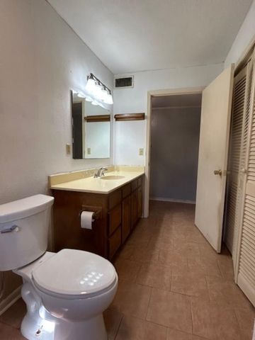 214 Whispering Oaks Street, Tom Bean, TX 75491