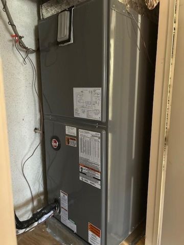 214 Whispering Oaks Street, Tom Bean, TX 75491