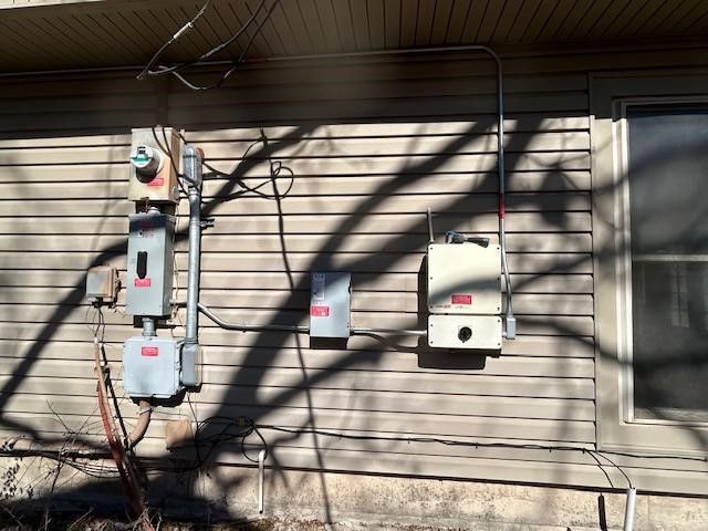 214 Whispering Oaks Street, Tom Bean, TX 75491