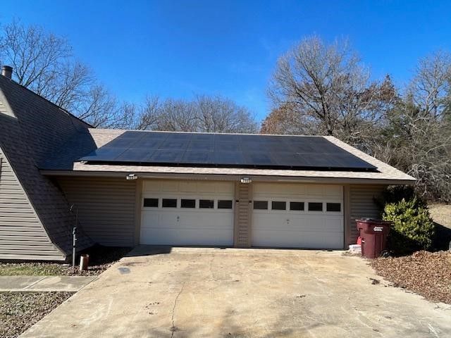 214 Whispering Oaks Street, Tom Bean, TX 75491