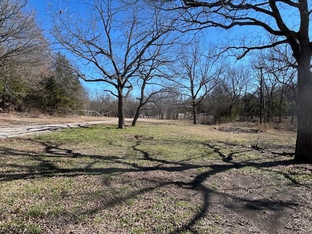 214 Whispering Oaks Street, Tom Bean, TX 75491