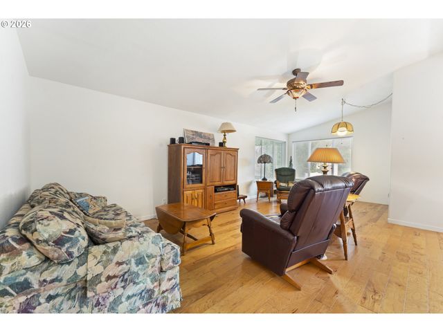 1600 RHODODENDRON Dr 309, Florence, OR 97439