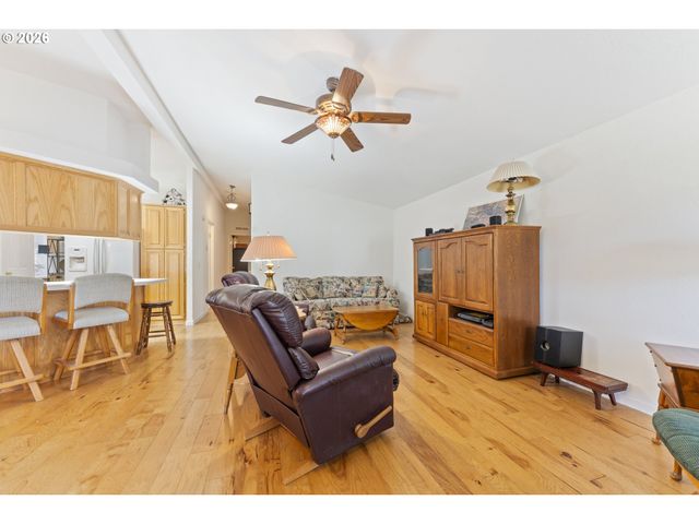 1600 RHODODENDRON Dr 309, Florence, OR 97439