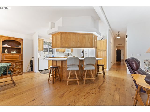 1600 RHODODENDRON Dr 309, Florence, OR 97439