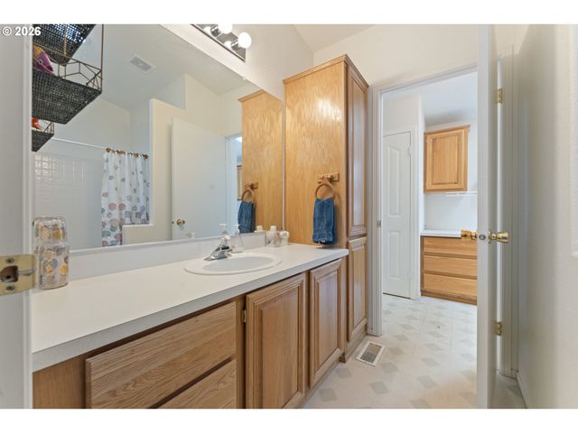 1600 RHODODENDRON Dr 309, Florence, OR 97439